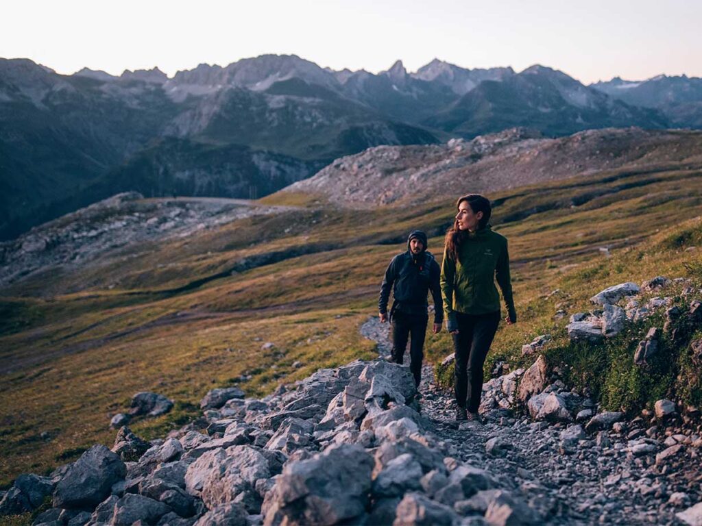 2 Wanderer in den Alpen von Lech Zürs