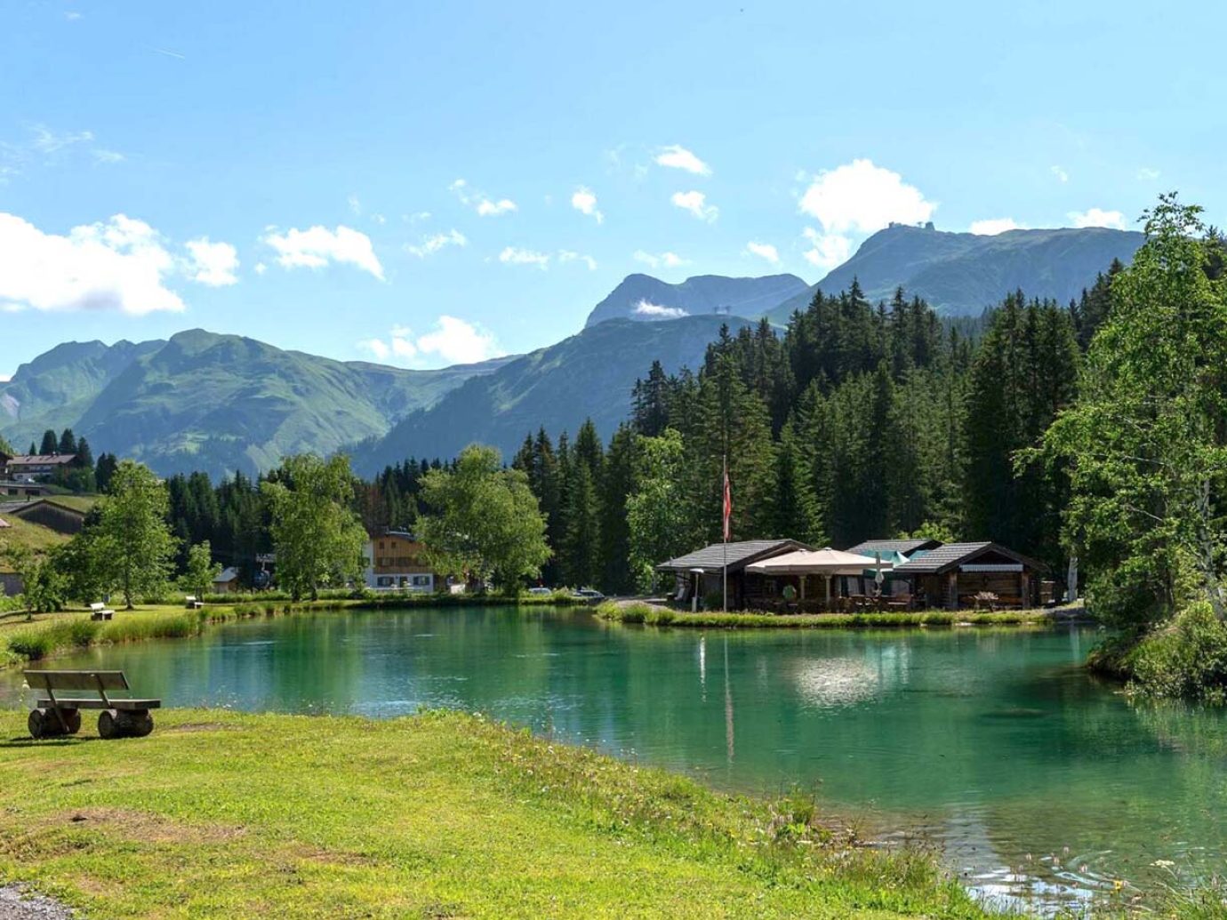 FIschteich mit Fischerhütte in Lech am Arlberg