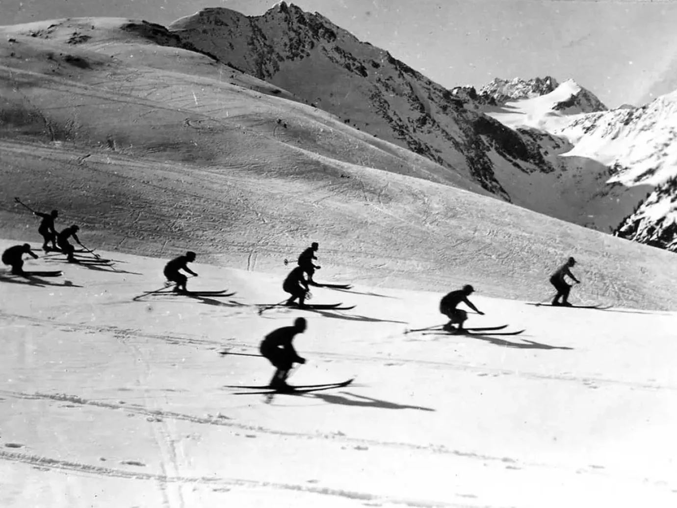Foto vom alten Filmklassiker "Der Weiße Rausch" am Arlberg
