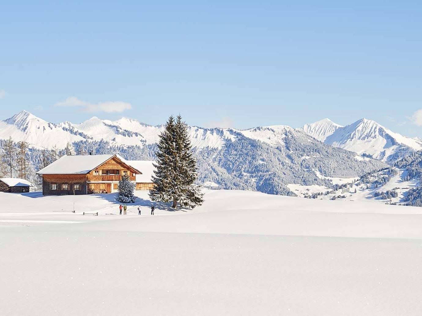 Tschengla und Alpe Rona verschneit im Winter